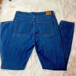 Signature Levi’s Strauss mid rise skinny pants waistline 30”